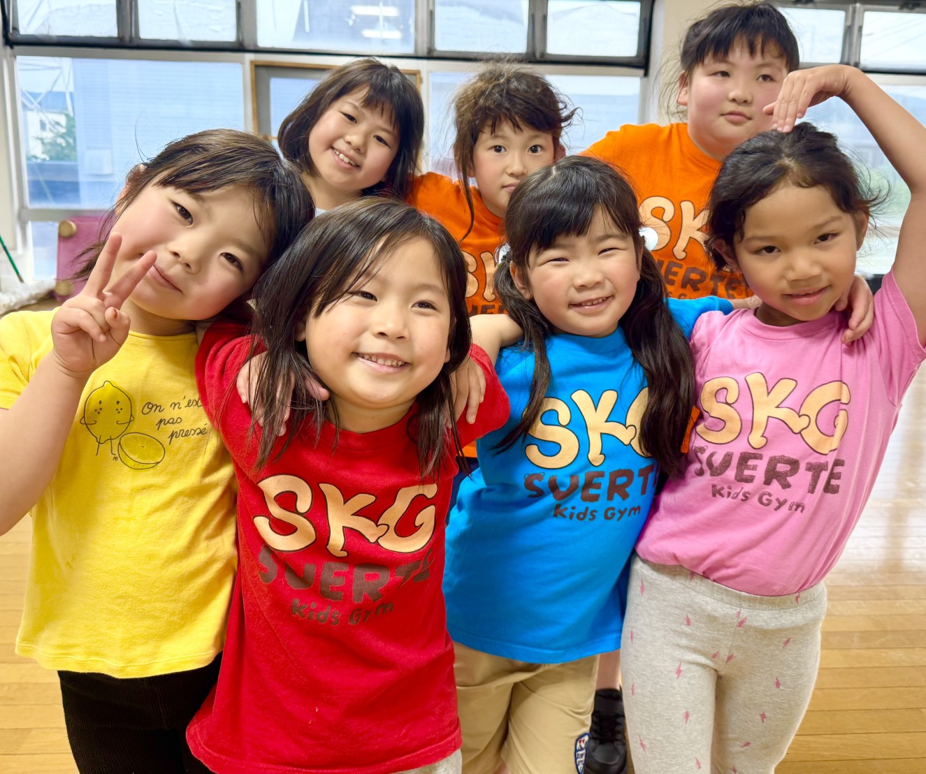 体操教室を受ける子供たち